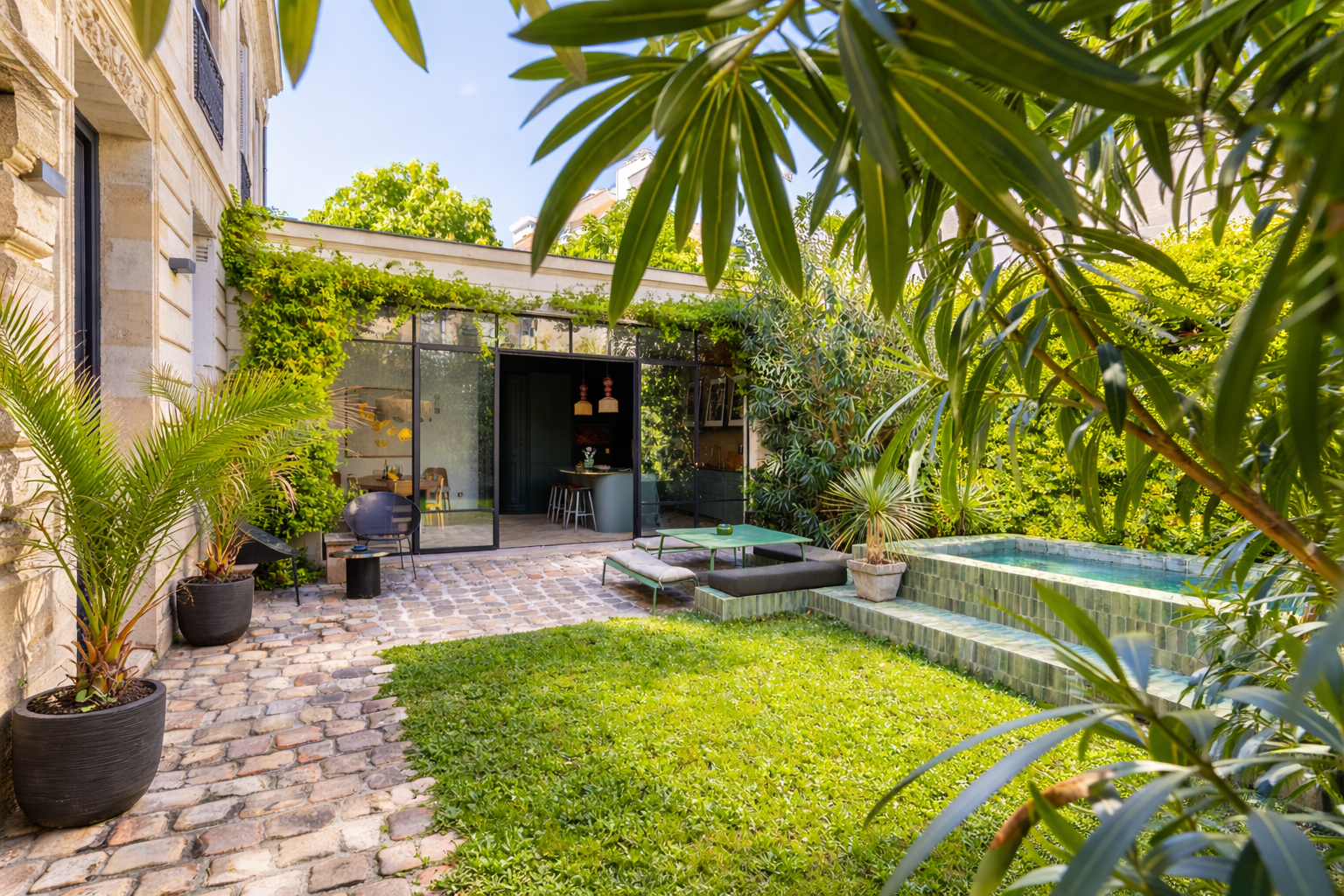 house 9 Rooms for sale on BORDEAUX (33000)