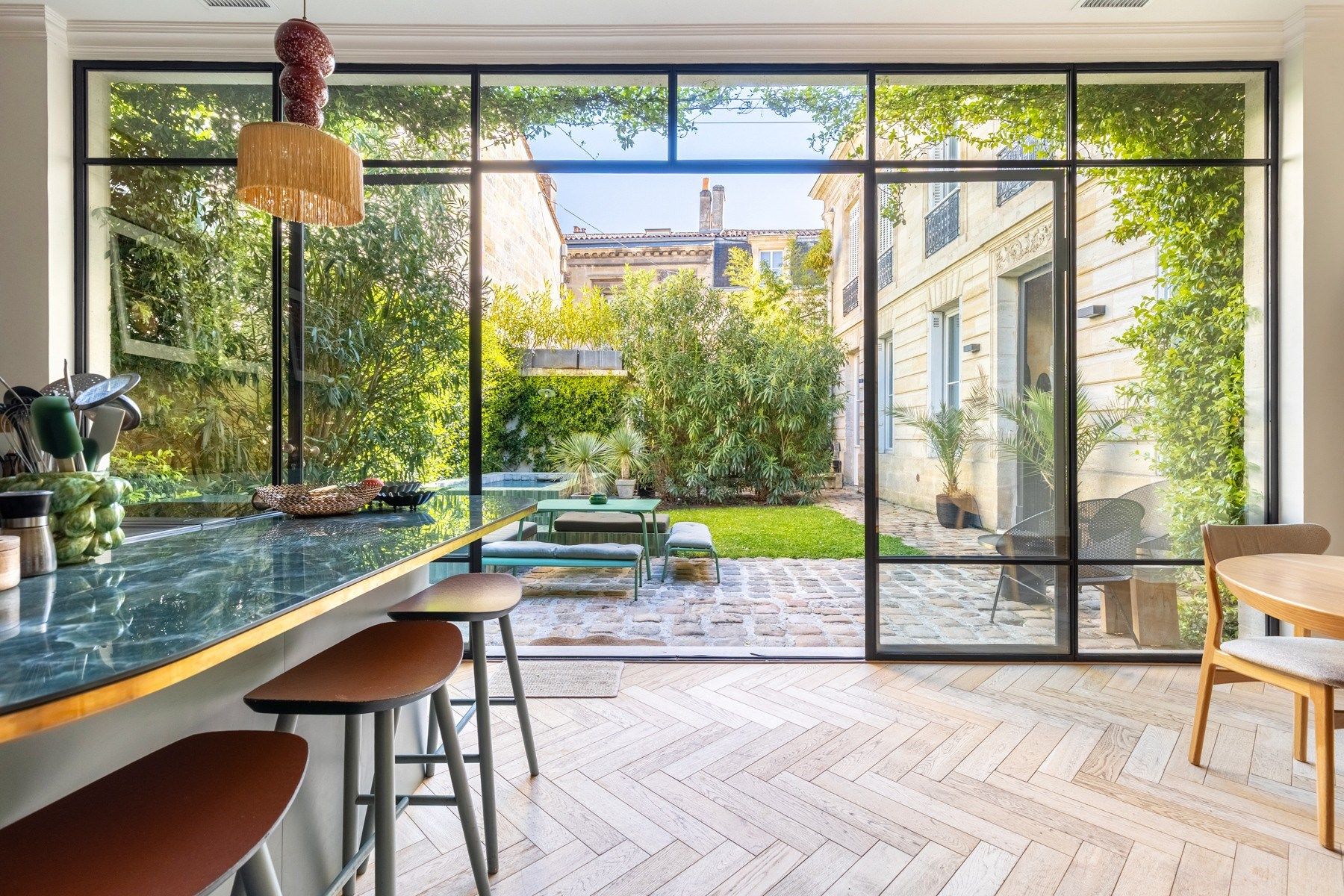 house 9 Rooms for sale on BORDEAUX (33000)