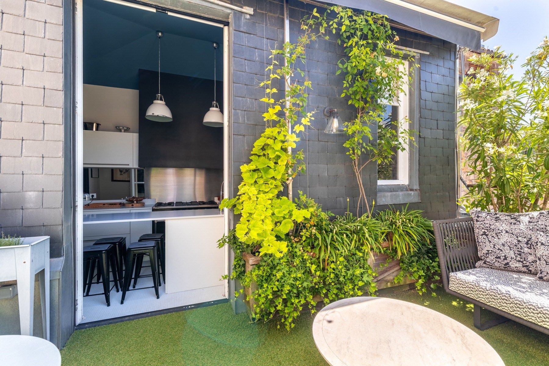 apartment 8 Rooms for sale on BORDEAUX (33000)