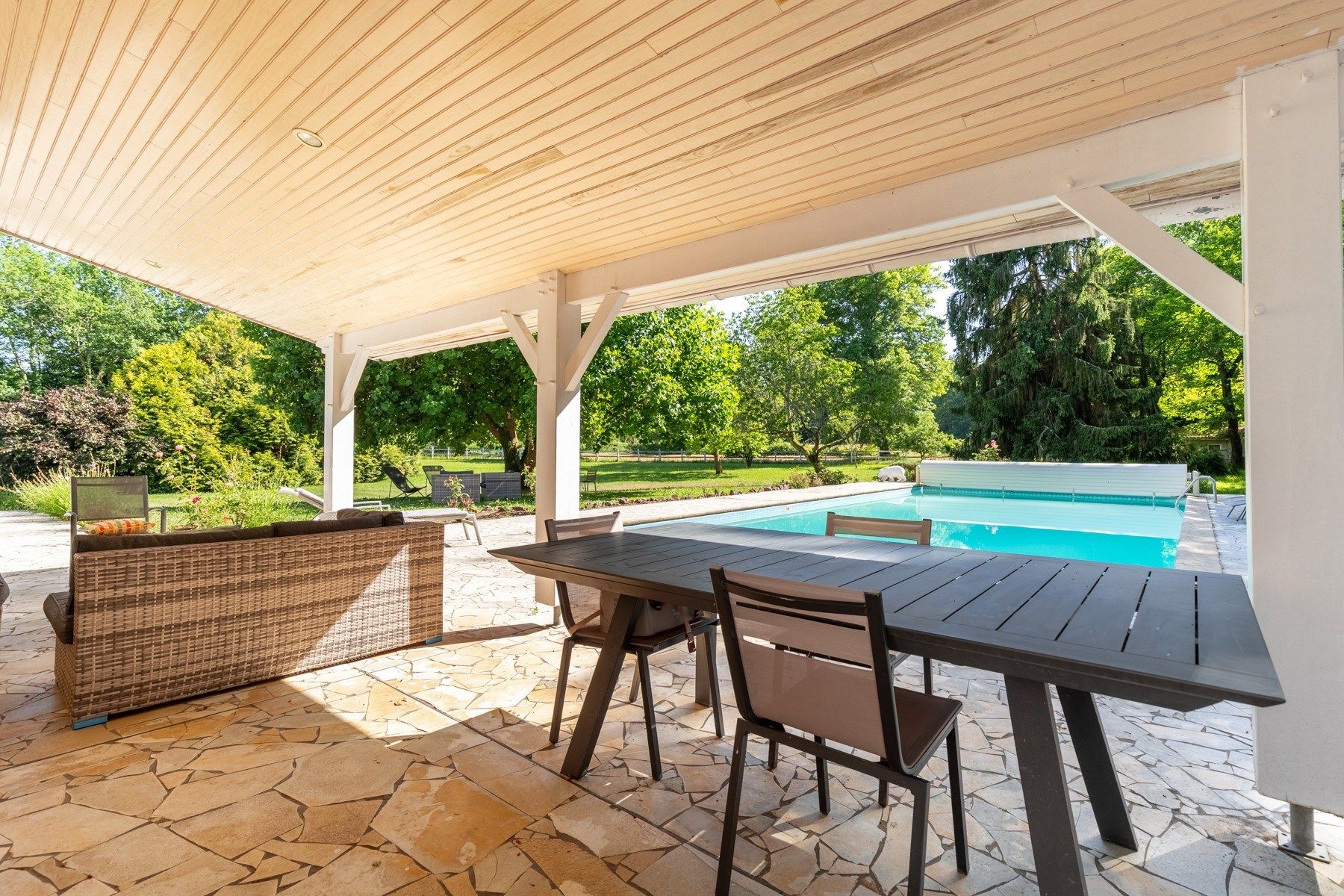 house 6 Rooms for sale on LA BREDE (33650)