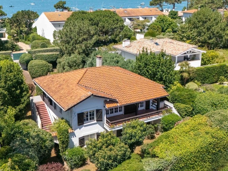 house 8 Rooms for sale on PYLA SUR MER (33115)