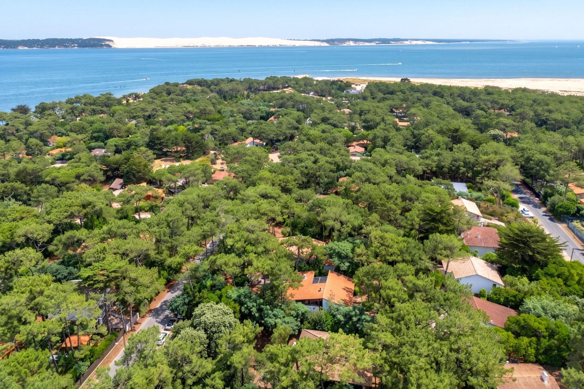 house 6 Rooms for sale on CAP FERRET (33970)