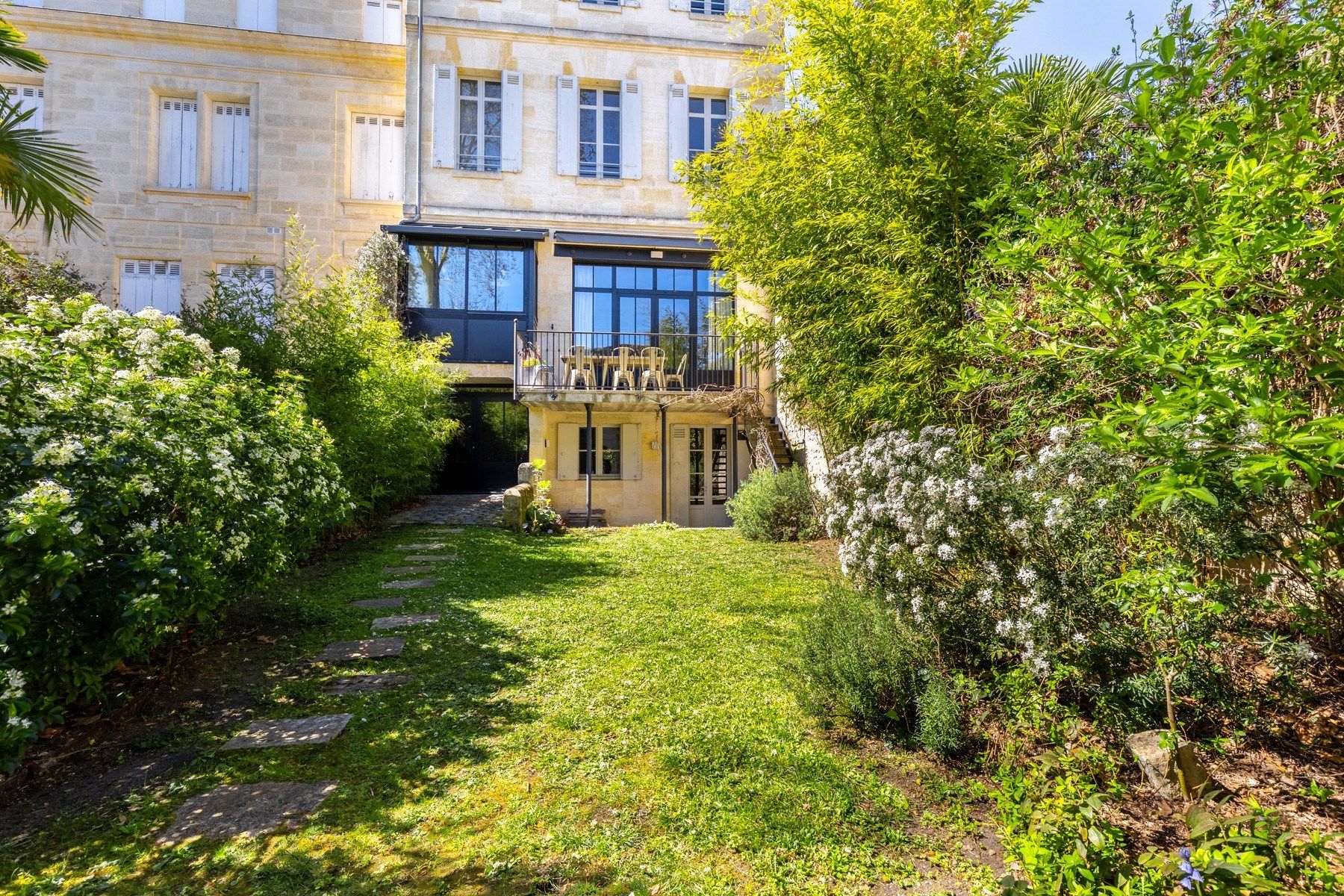 house 9 Rooms for sale on BORDEAUX (33000)
