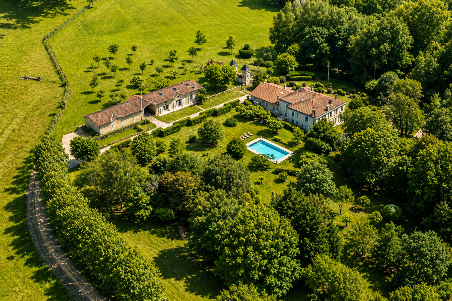 castle 14 Rooms for sale on BORDEAUX (33000)