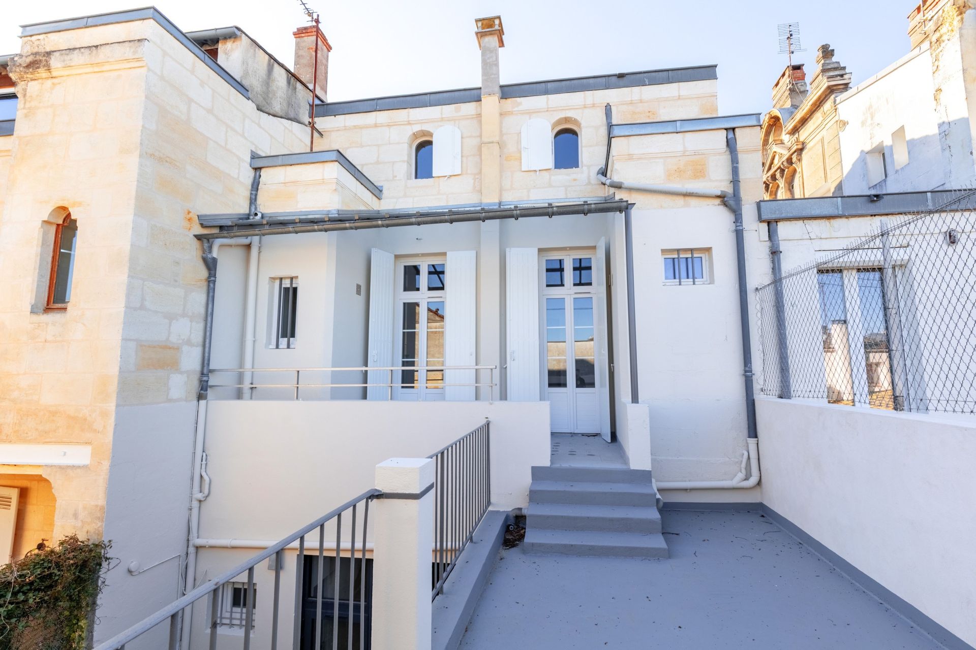 house 8 Rooms for sale on BORDEAUX (33000)