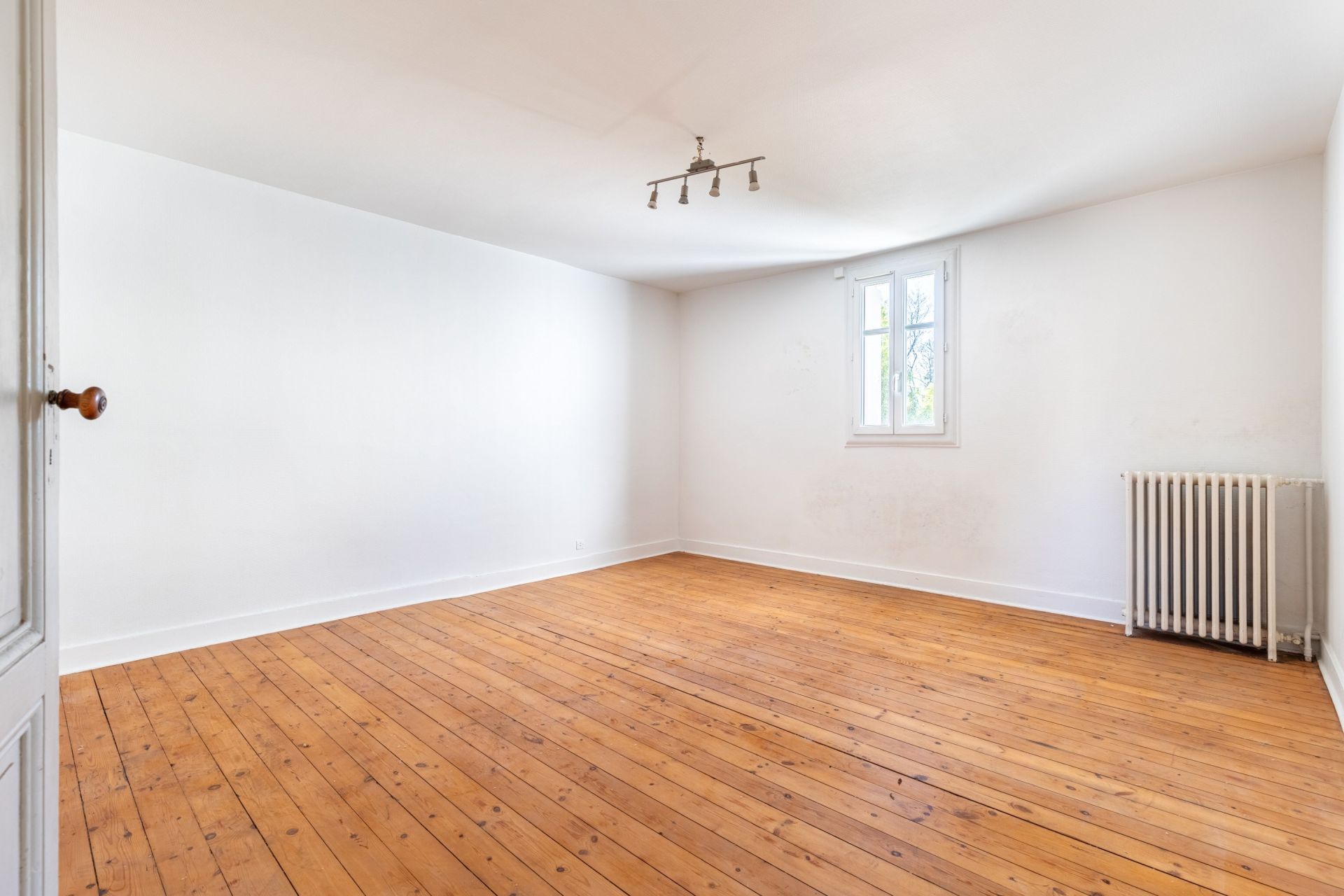 house 8 Rooms for sale on BORDEAUX (33000)