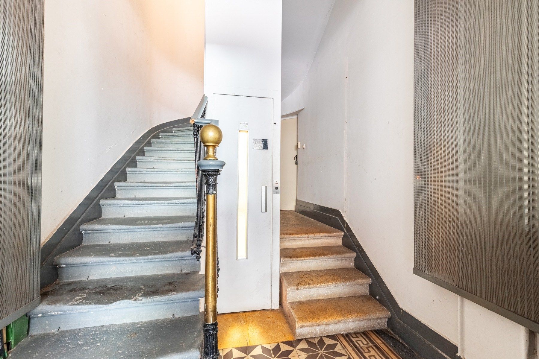 apartment 4 Rooms for sale on BORDEAUX (33000)