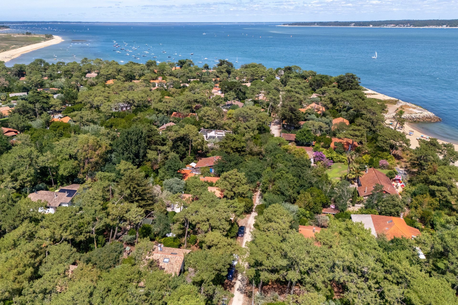 house 5 Rooms for sale on CAP FERRET (33970)