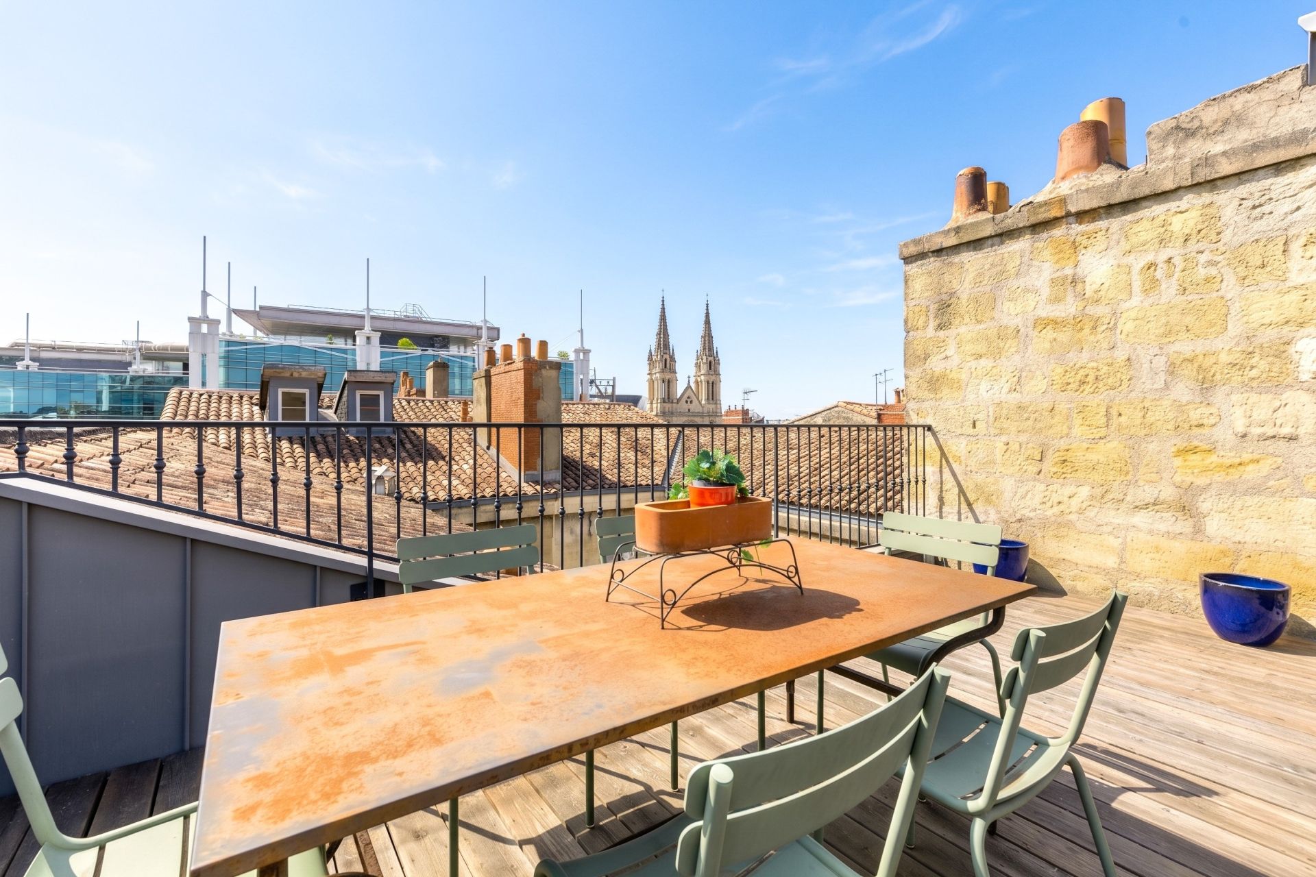 apartment 4 Rooms for sale on BORDEAUX (33000)
