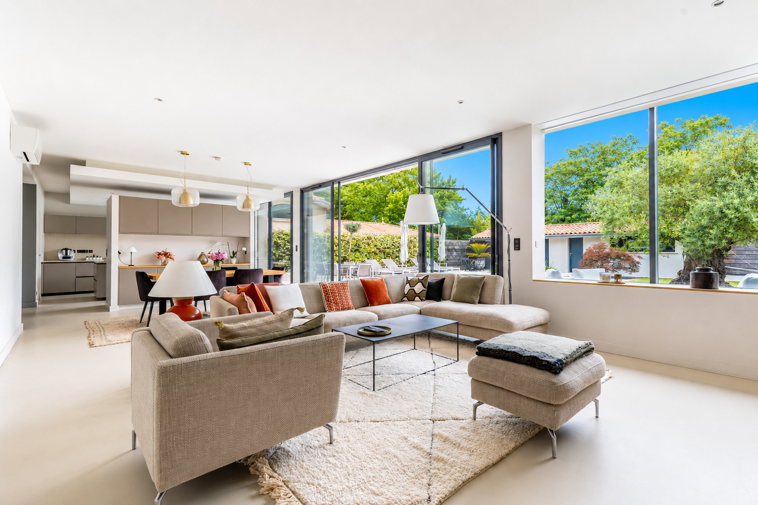 house 6 Rooms for sale on BORDEAUX (33000)