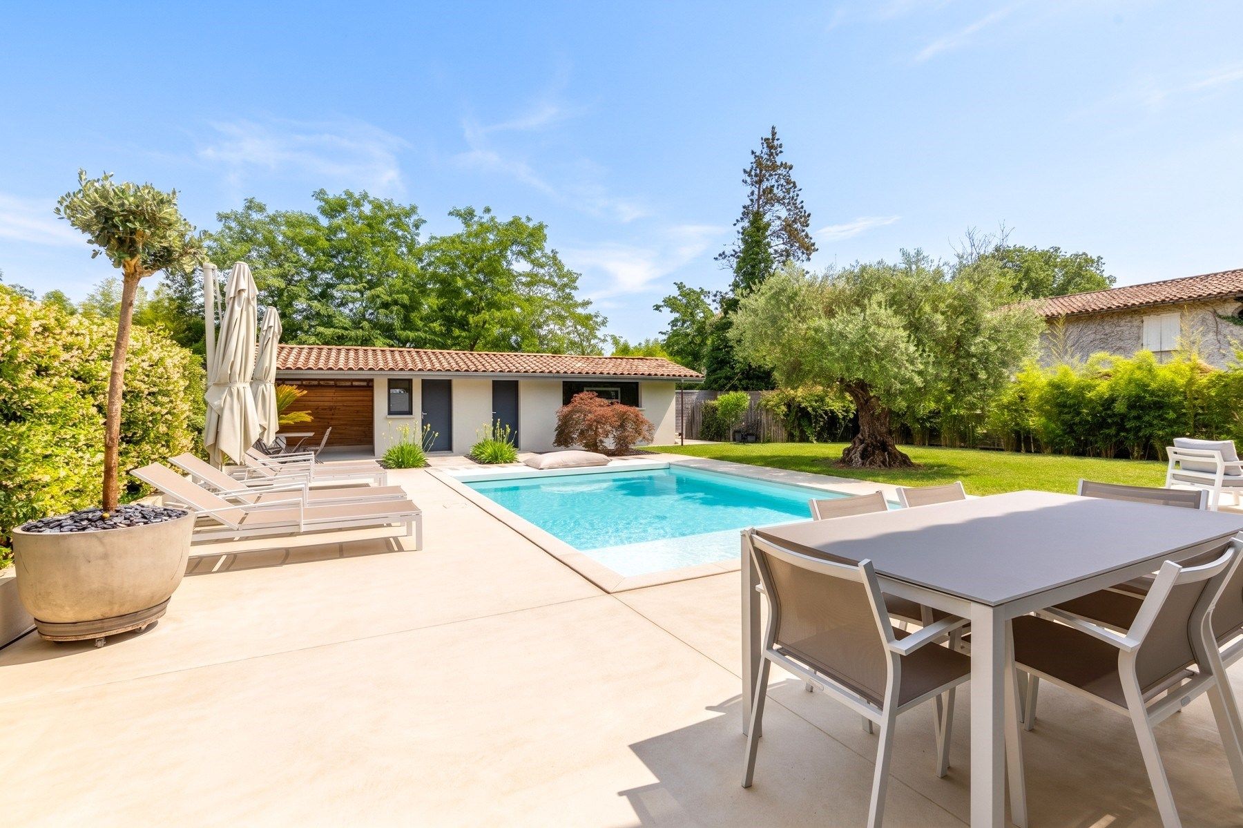 house 6 Rooms for sale on BORDEAUX (33000)