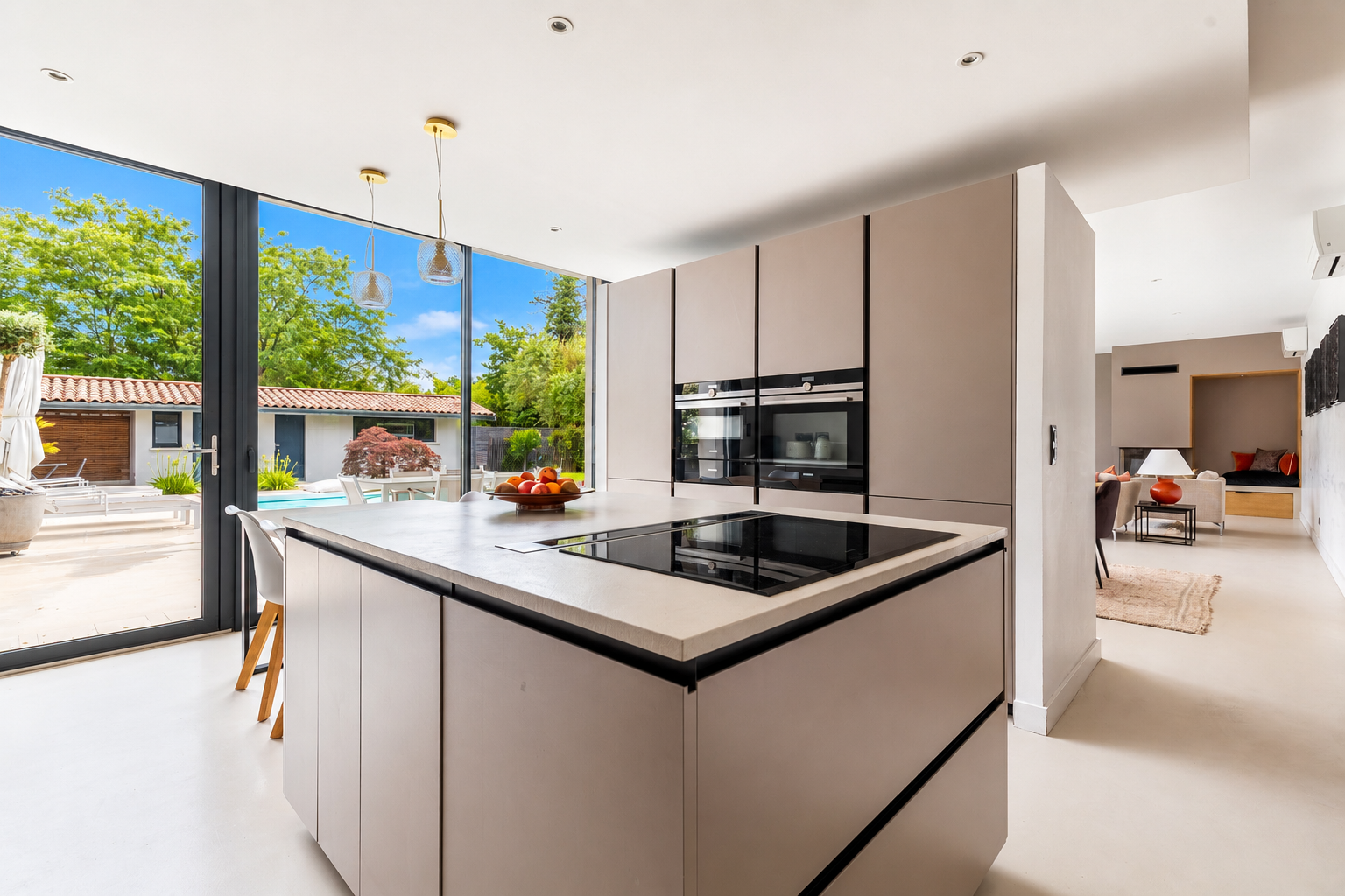 house 6 Rooms for sale on BORDEAUX (33000)