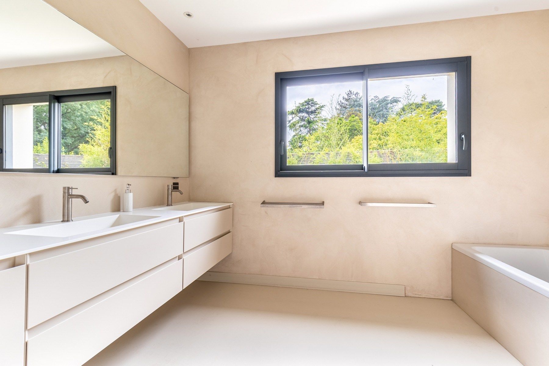 house 6 Rooms for sale on BORDEAUX (33000)