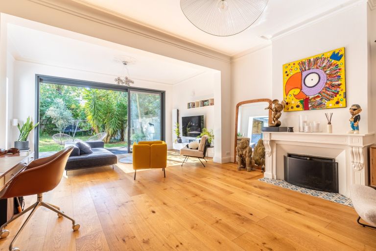 apartment 5 Rooms for sale on BORDEAUX (33000)