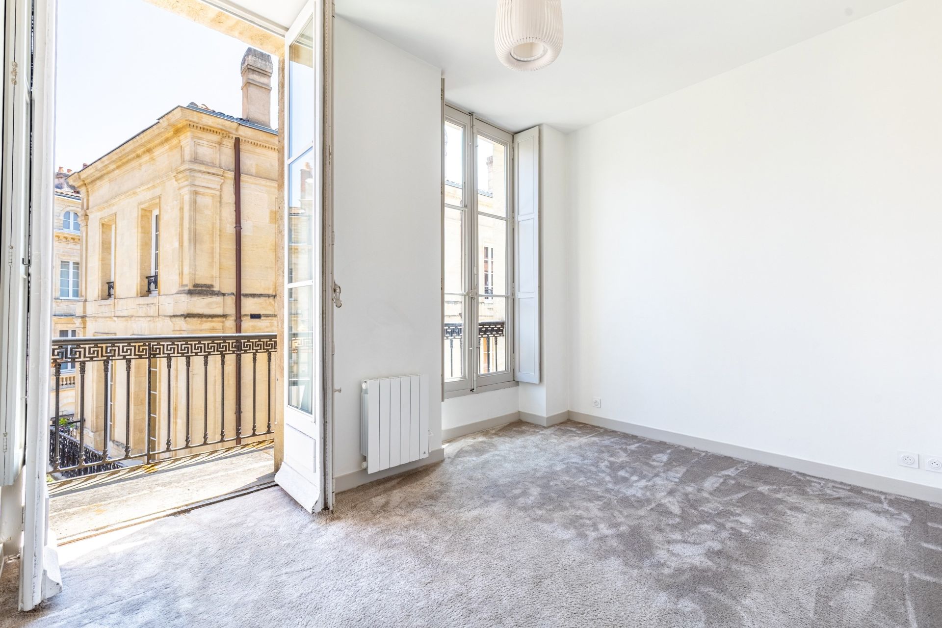 apartment 3 Rooms for sale on BORDEAUX (33000)