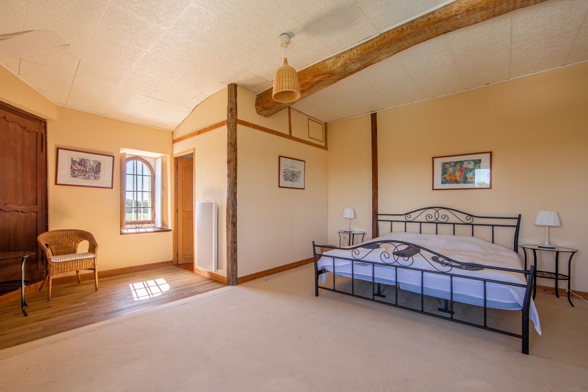 castle 10 Rooms for sale on BORDEAUX (33000)