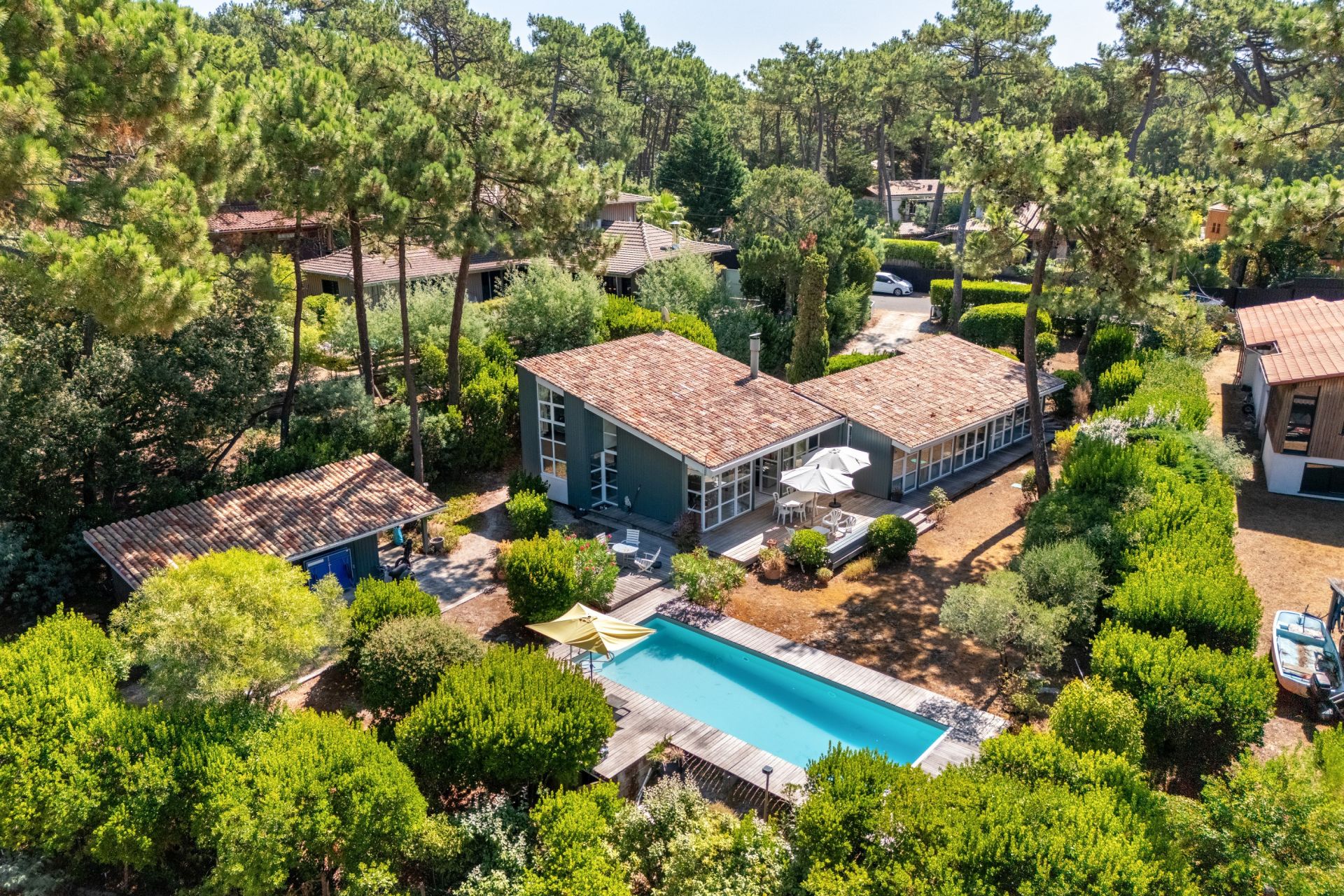 house 6 Rooms for sale on CAP FERRET (33970)