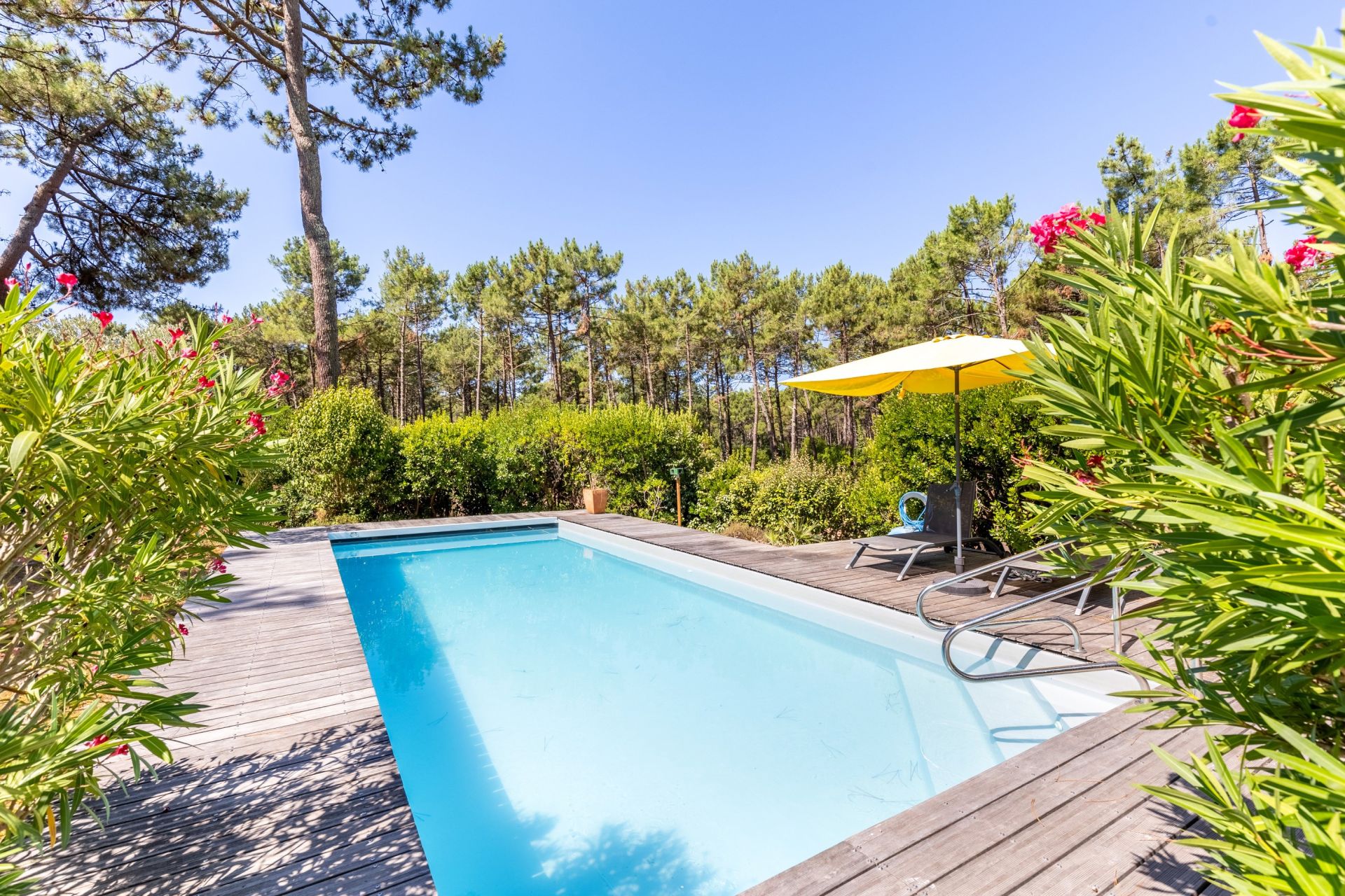house 6 Rooms for sale on CAP FERRET (33970)