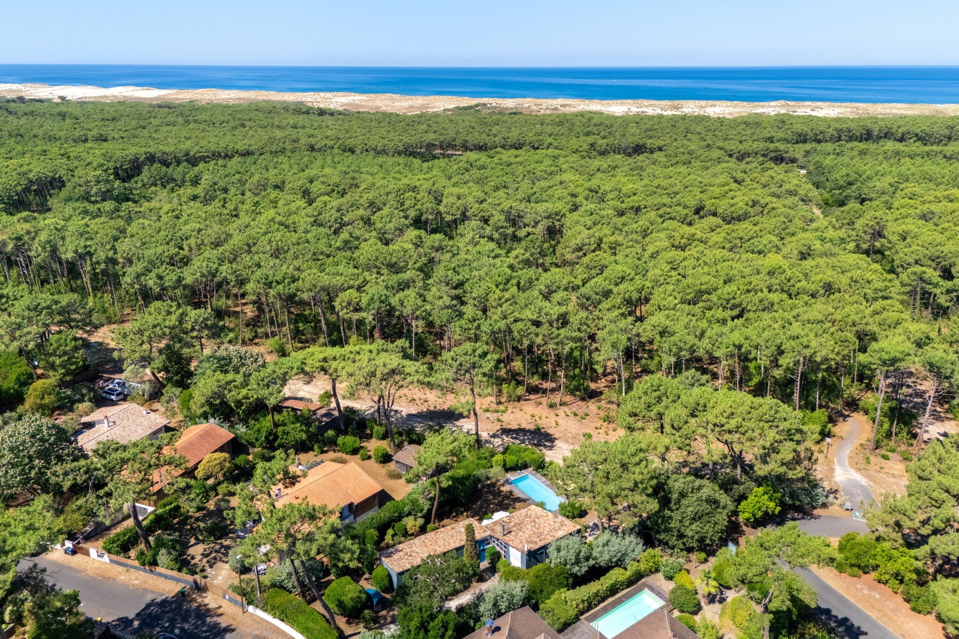 house 6 Rooms for sale on CAP FERRET (33970)