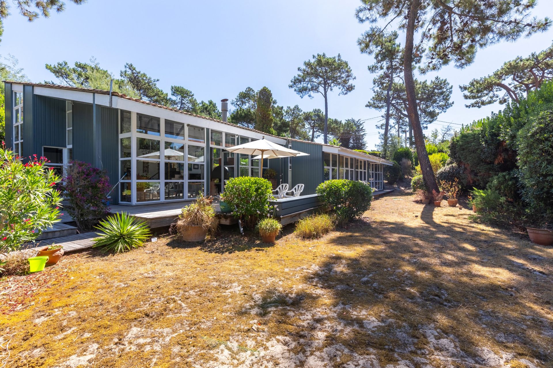 house 6 Rooms for sale on CAP FERRET (33970)