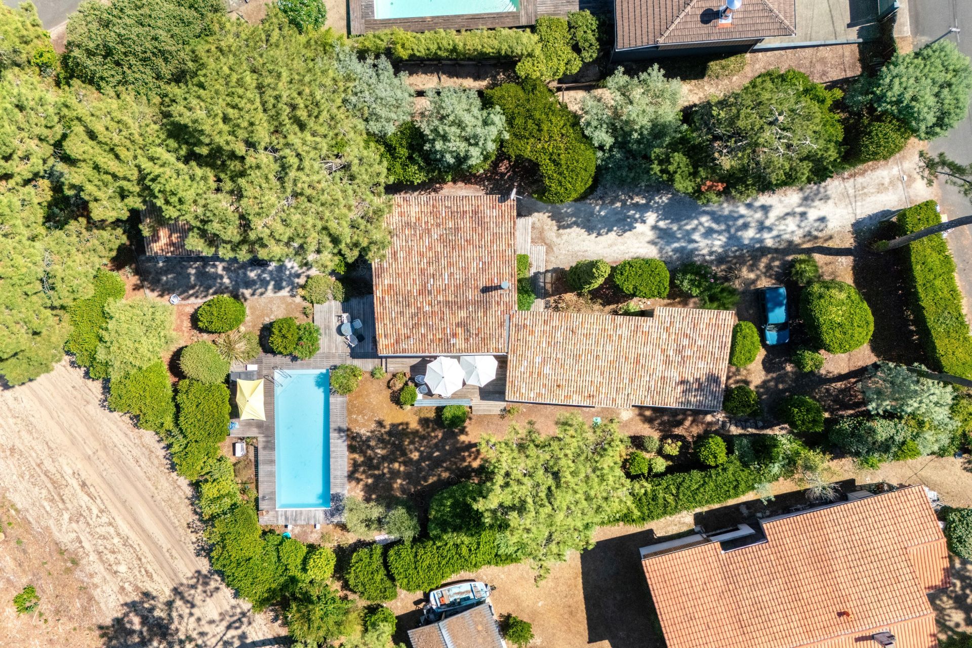 house 6 Rooms for sale on CAP FERRET (33970)