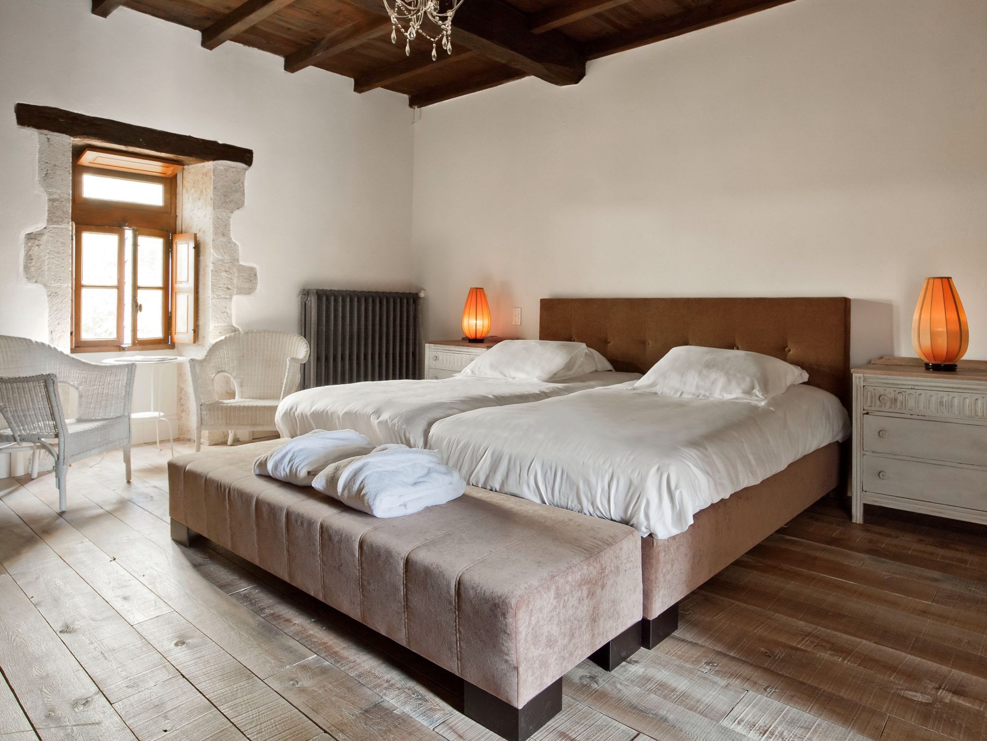 castle 12 Rooms for sale on BORDEAUX (33000)