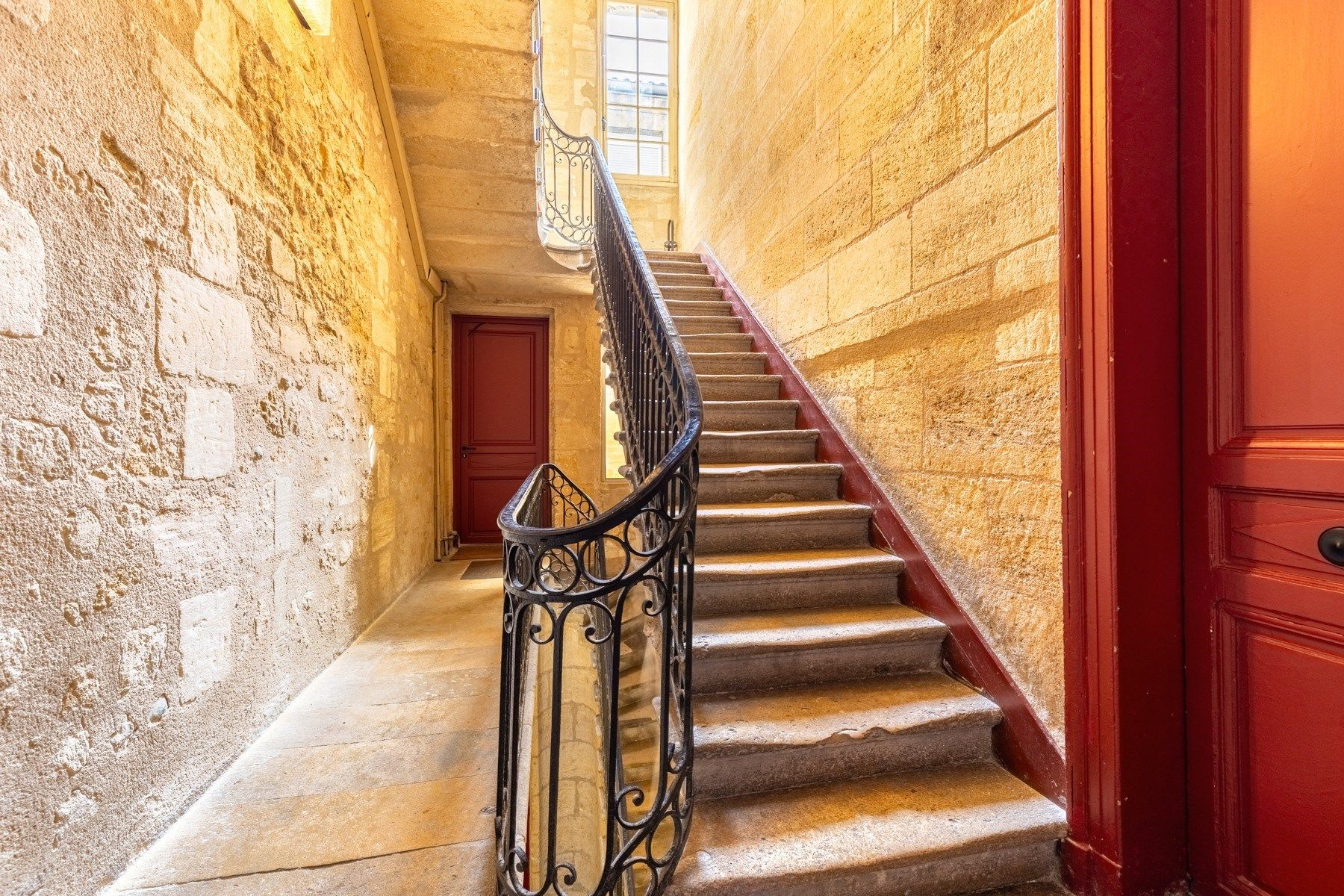 apartment 4 Rooms for sale on BORDEAUX (33000)