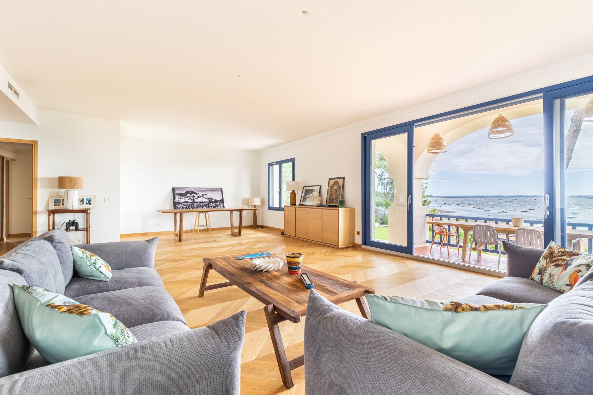 house 6 Rooms for sale on CAP FERRET (33970)