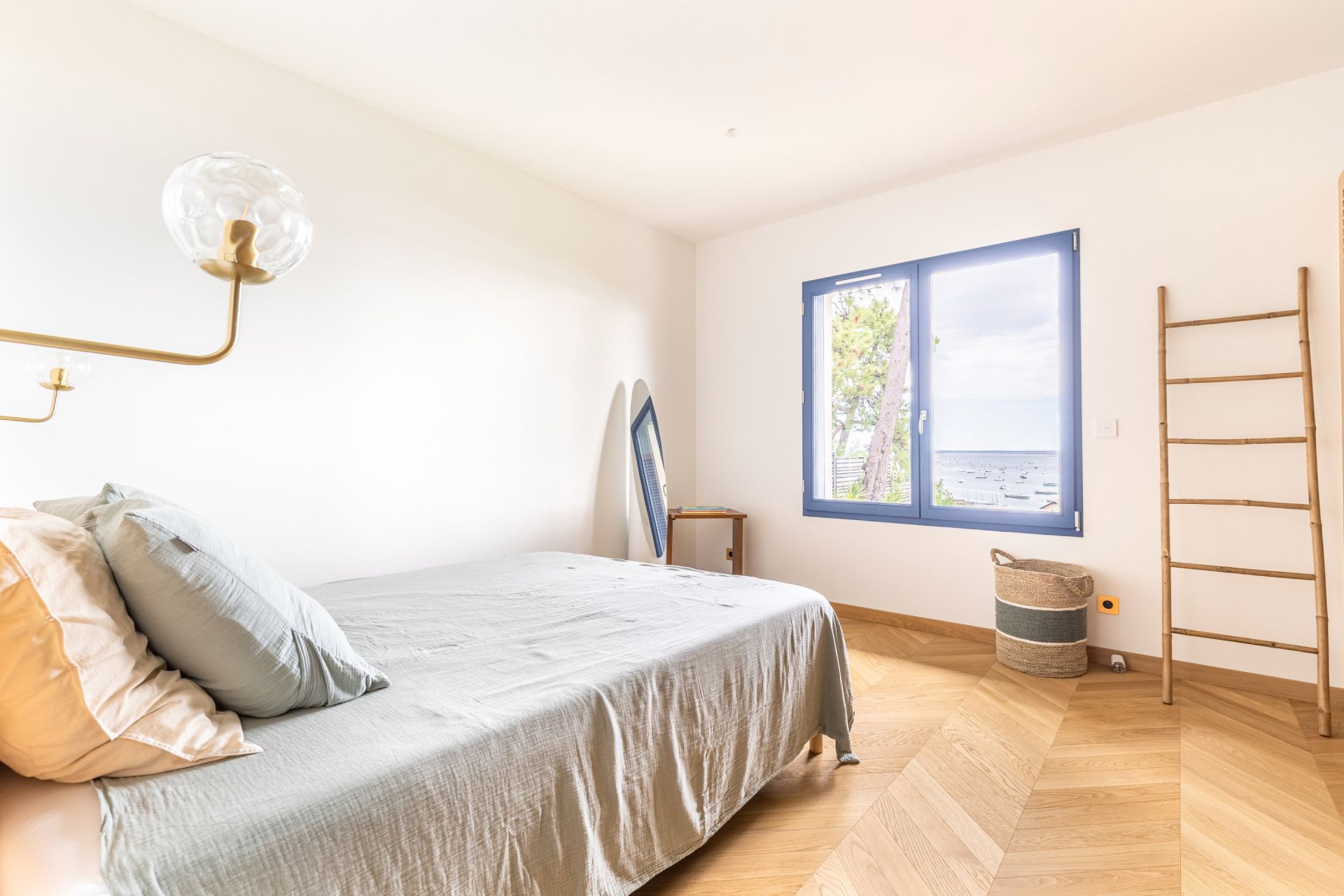 house 6 Rooms for sale on CAP FERRET (33970)
