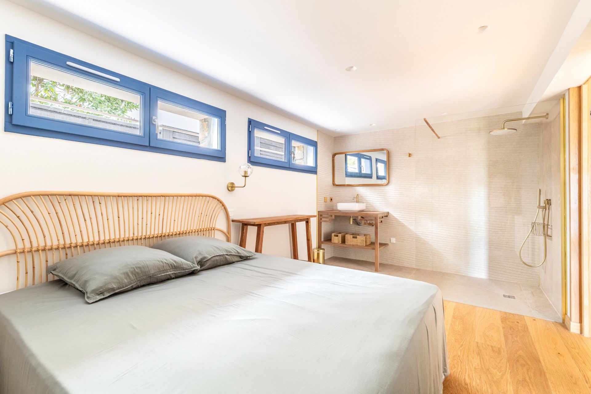 house 6 Rooms for sale on CAP FERRET (33970)