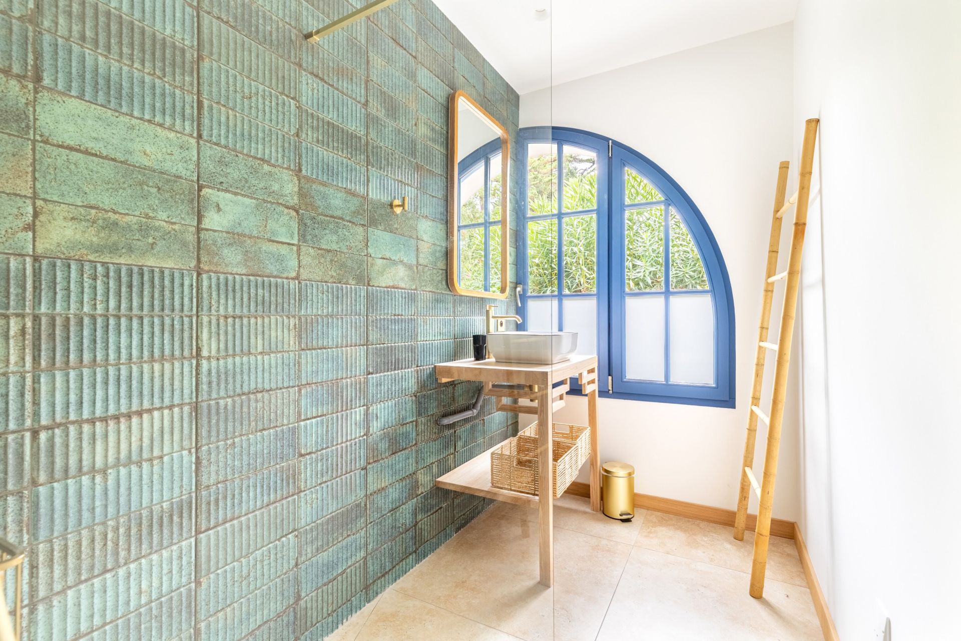 house 6 Rooms for sale on CAP FERRET (33970)