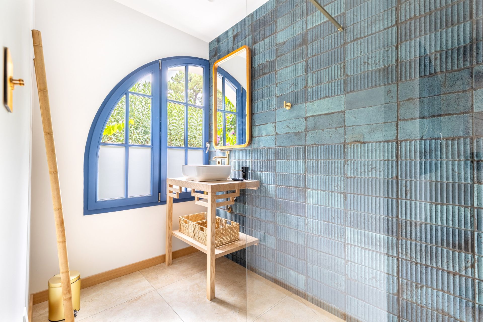 house 6 Rooms for sale on CAP FERRET (33970)