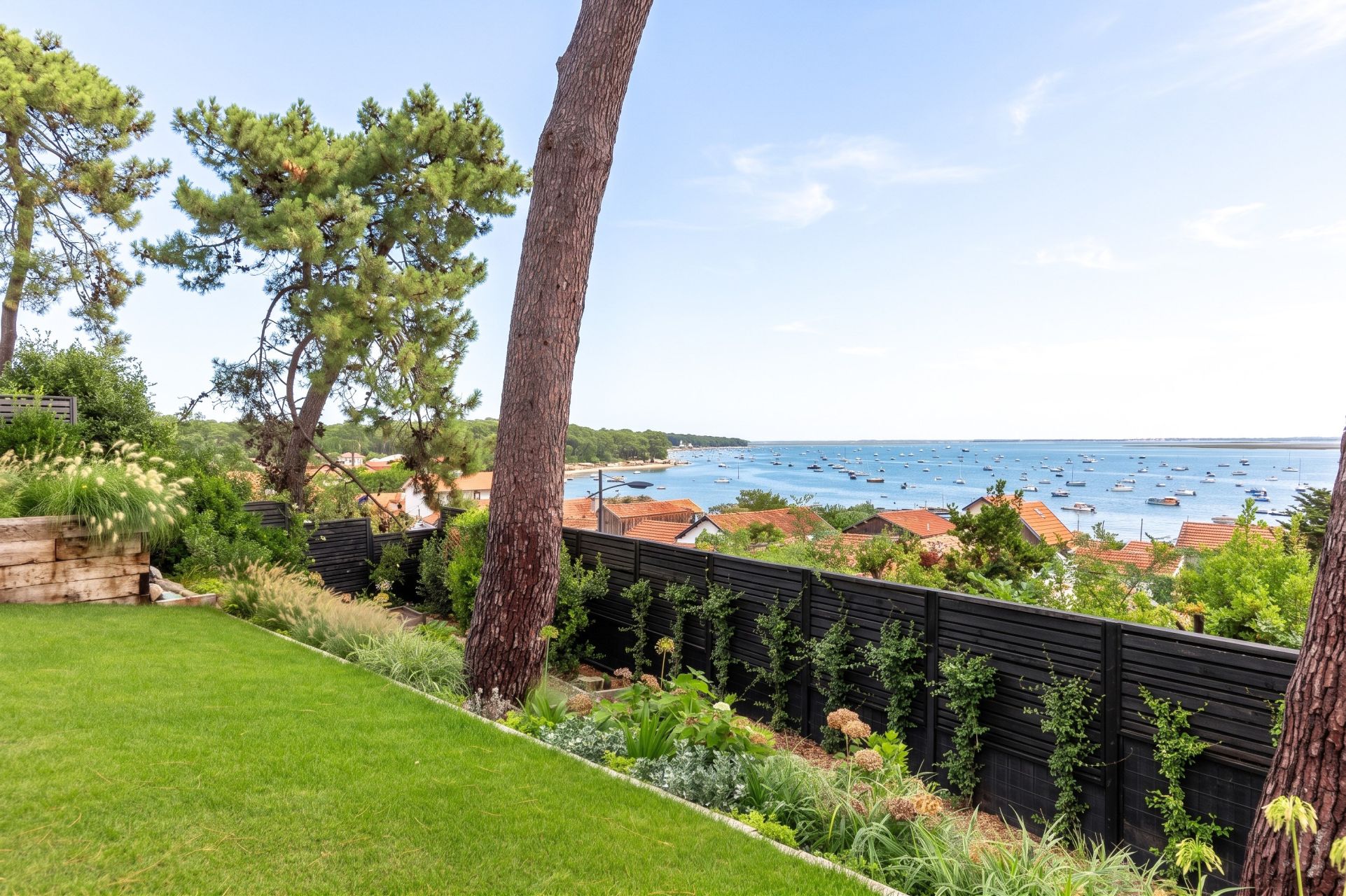 house 6 Rooms for sale on CAP FERRET (33970)