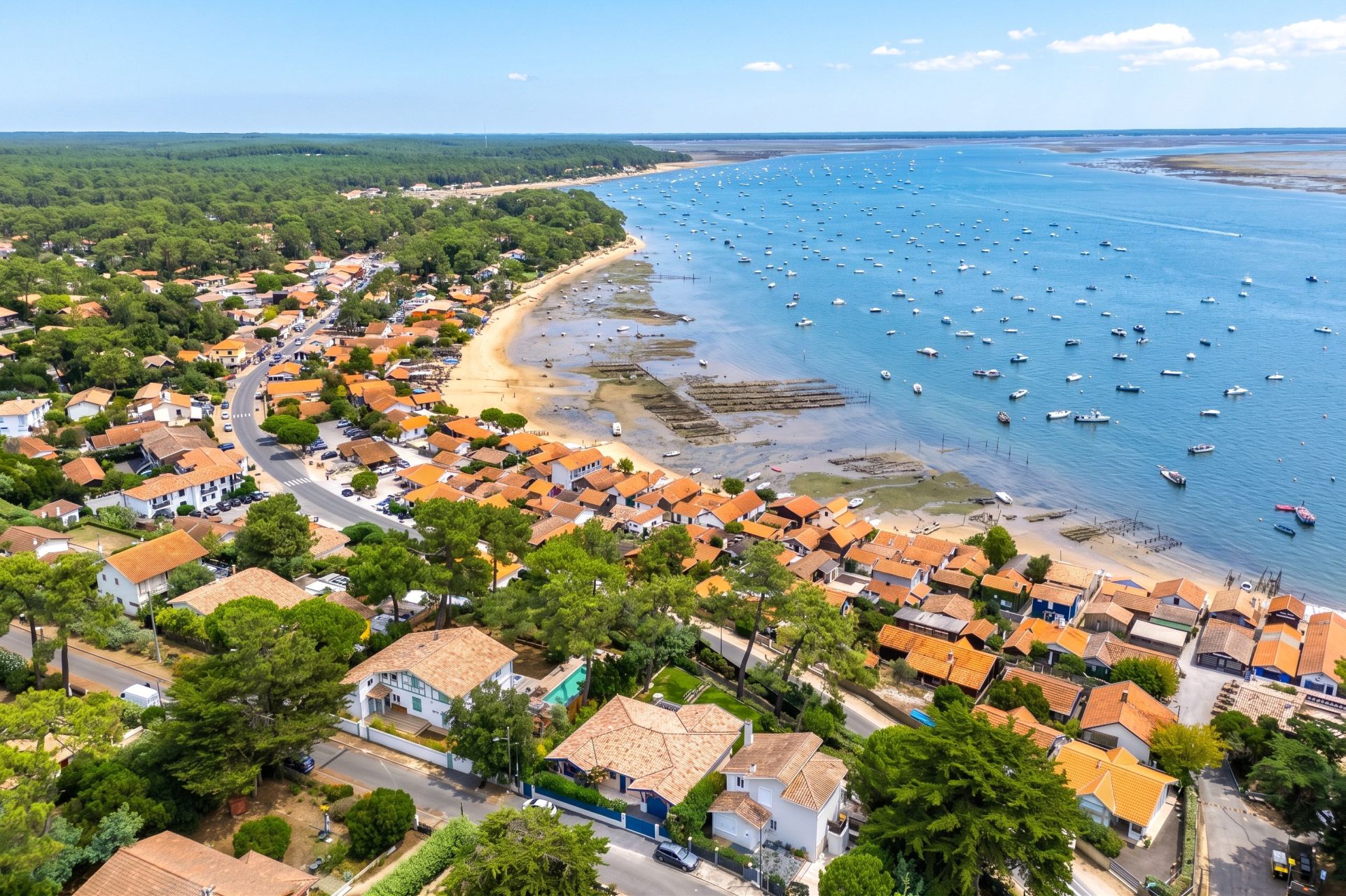 house 6 Rooms for sale on CAP FERRET (33970)
