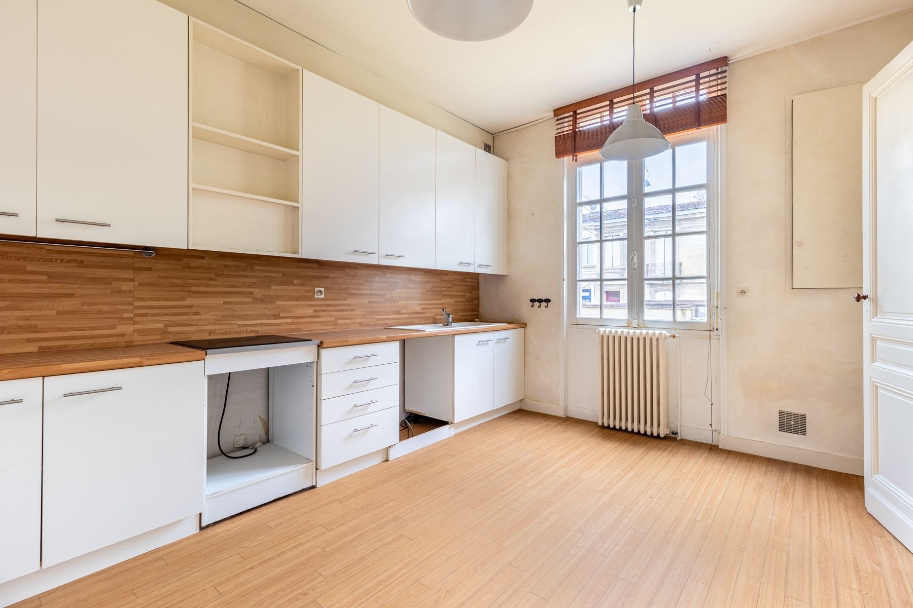 house 10 Rooms for sale on BORDEAUX (33000)