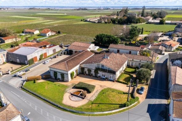 Sale Wine estate Saint-Estèphe 9&nbsp;Rooms 430&nbsp;m²