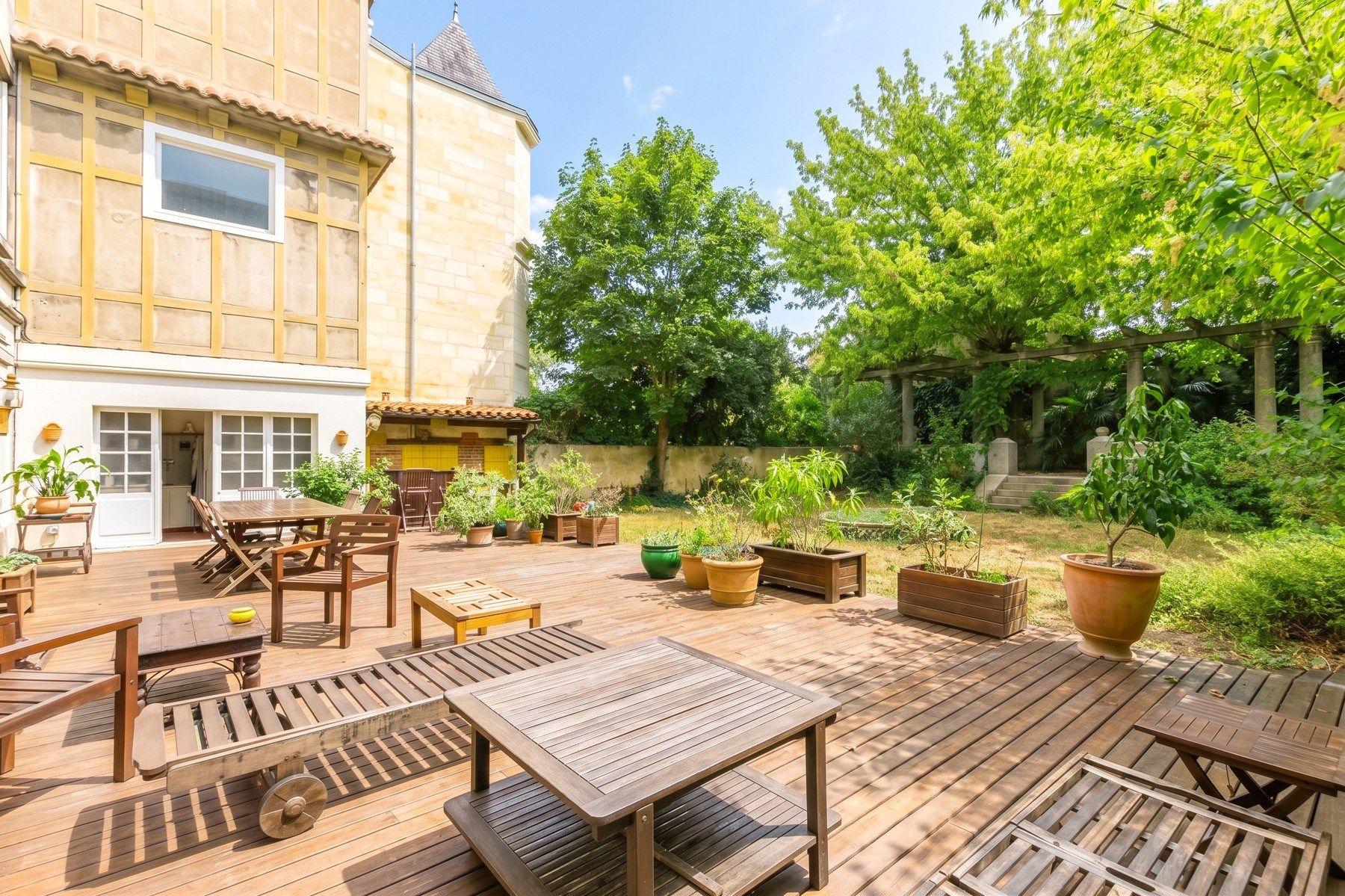 apartment 8 Rooms for sale on BORDEAUX (33000)