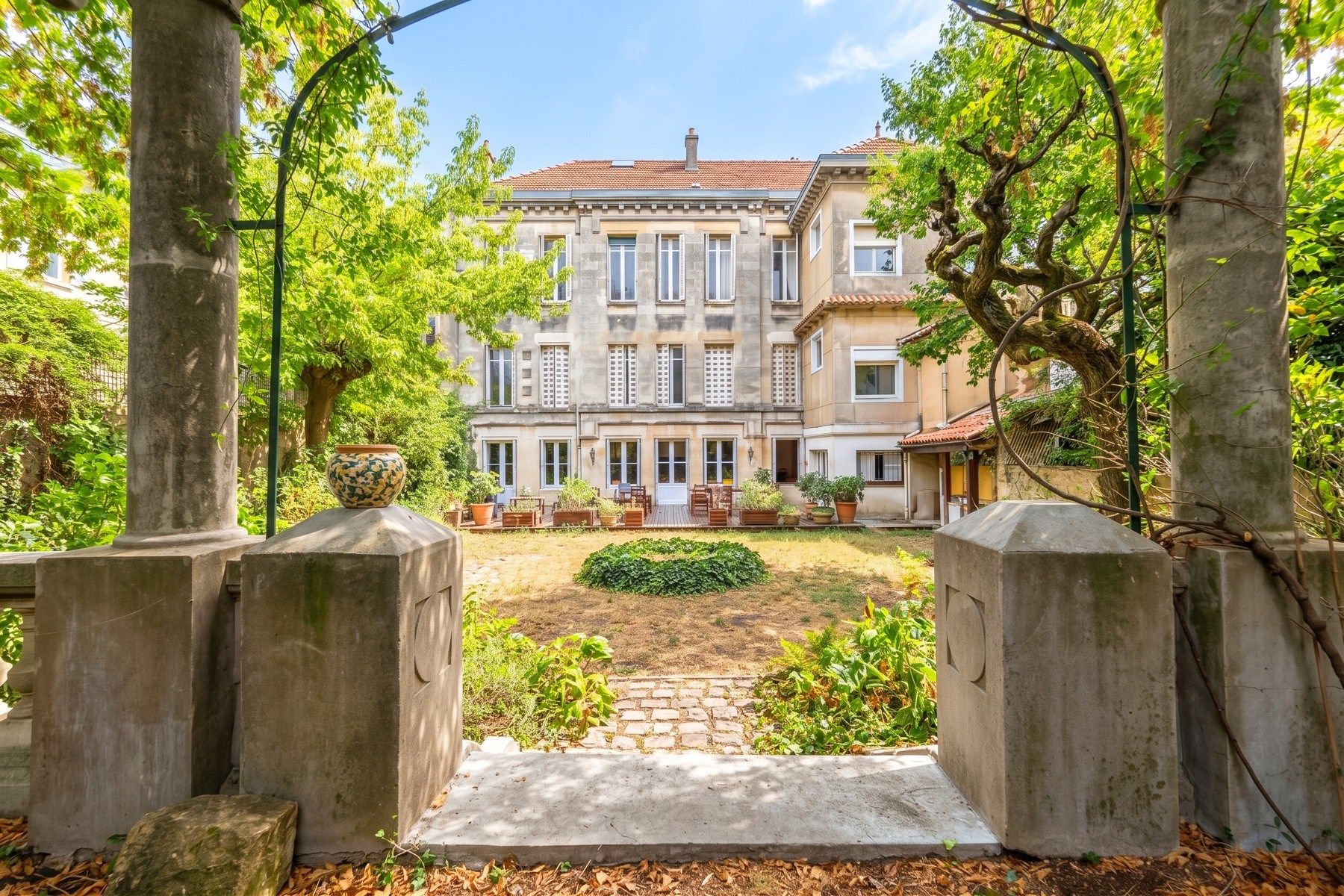 apartment 8 Rooms for sale on BORDEAUX (33000)