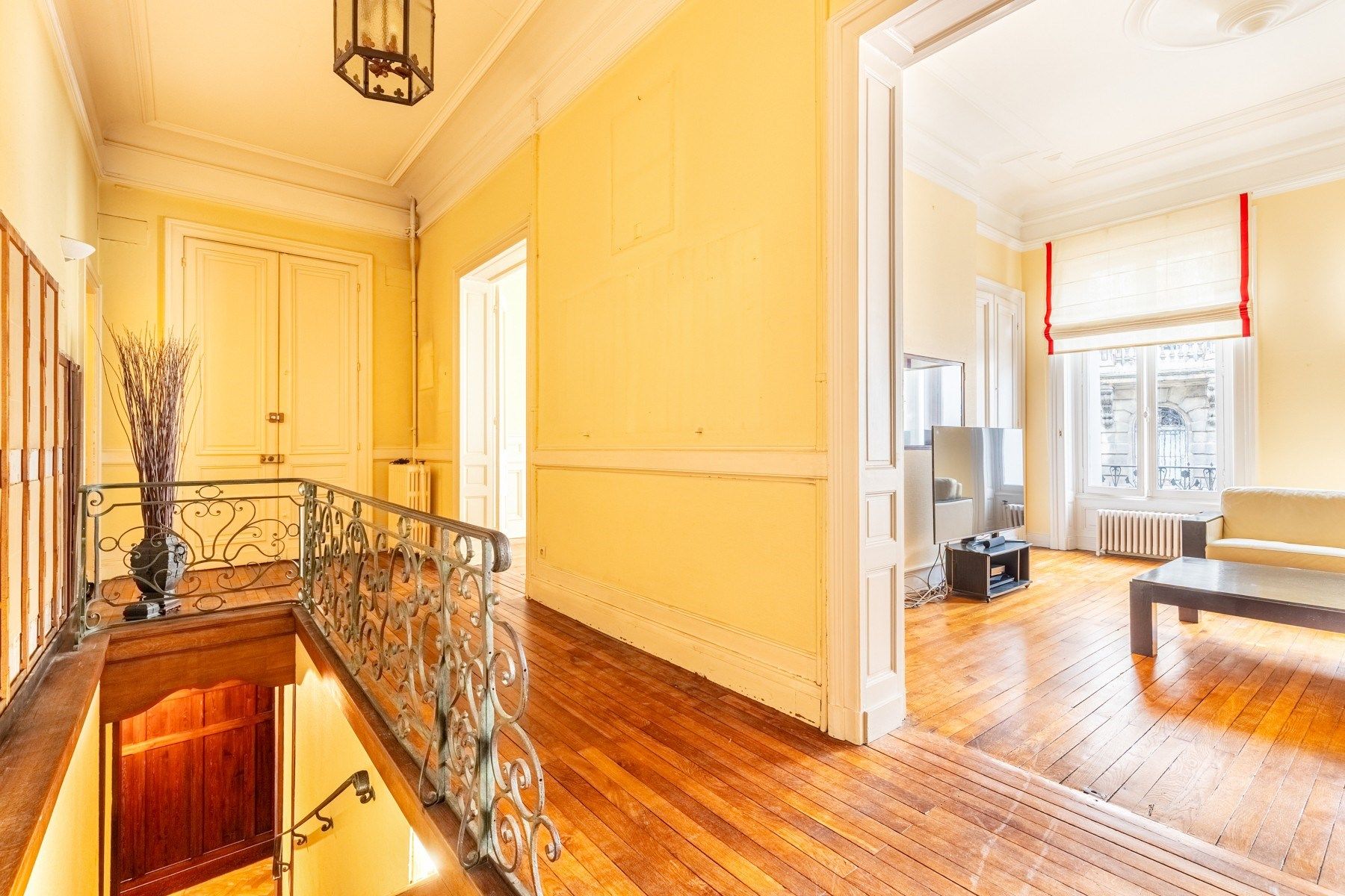 apartment 8 Rooms for sale on BORDEAUX (33000)