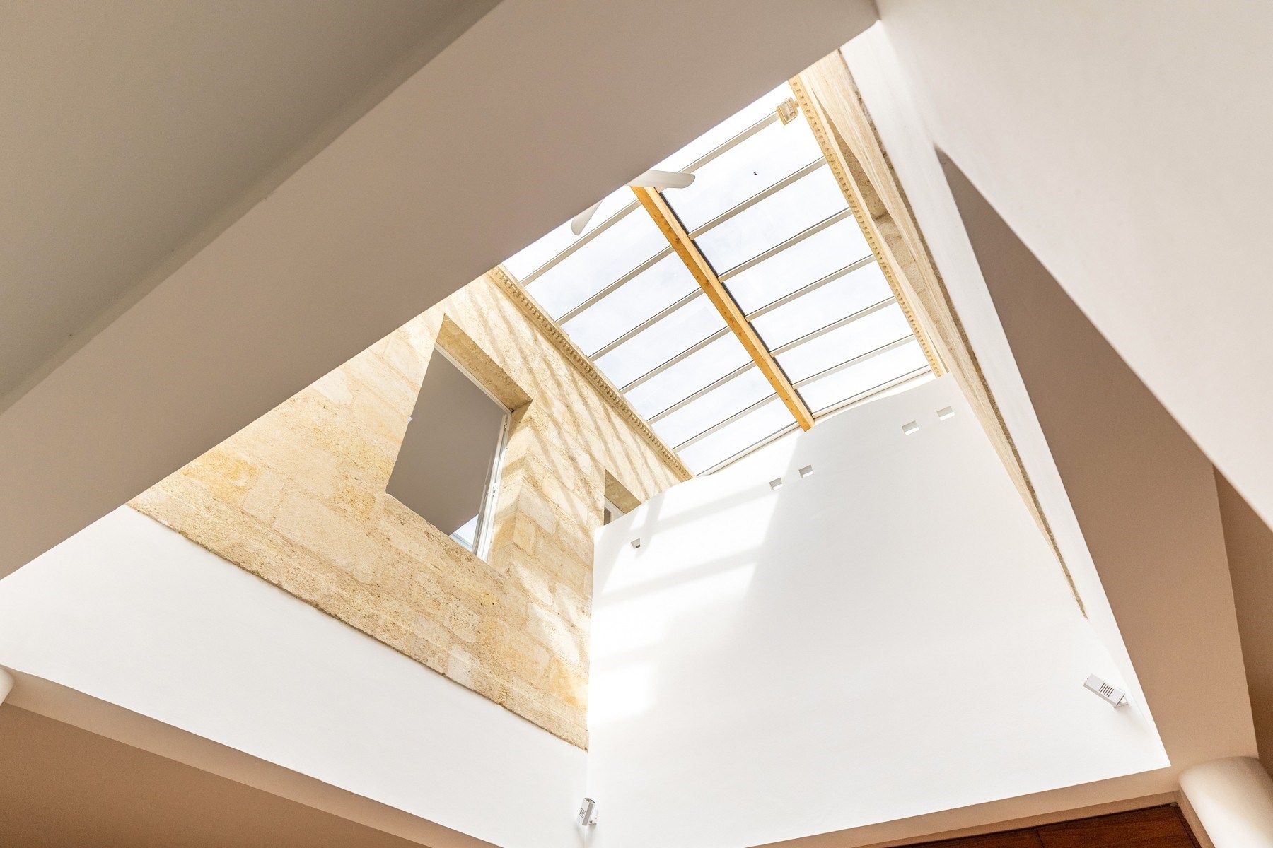 apartment 7 Rooms for sale on BORDEAUX (33000)
