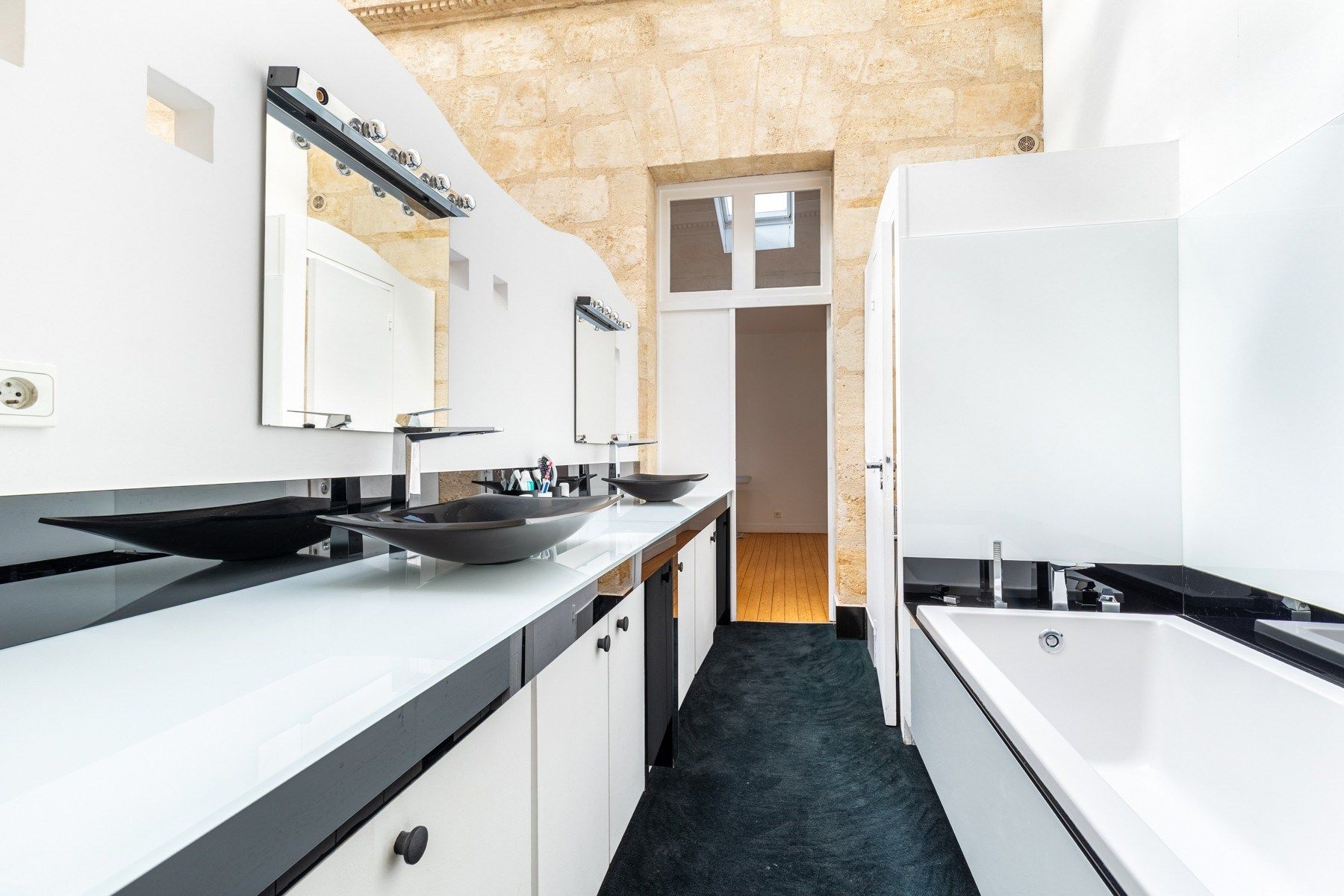 apartment 7 Rooms for sale on BORDEAUX (33000)