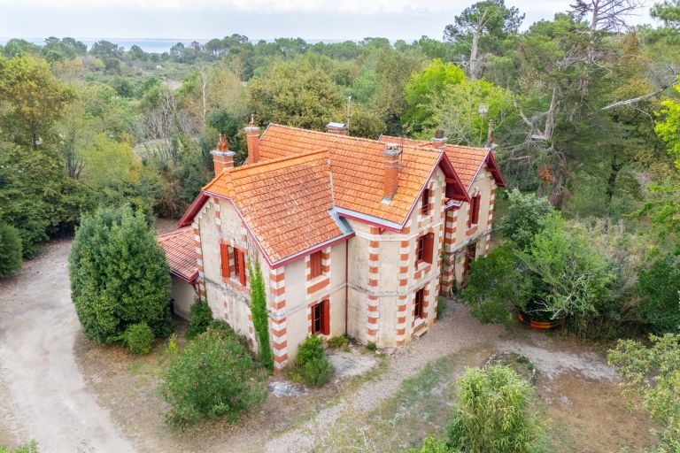 house 15 Rooms for sale on LA TESTE DE BUCH (33260)