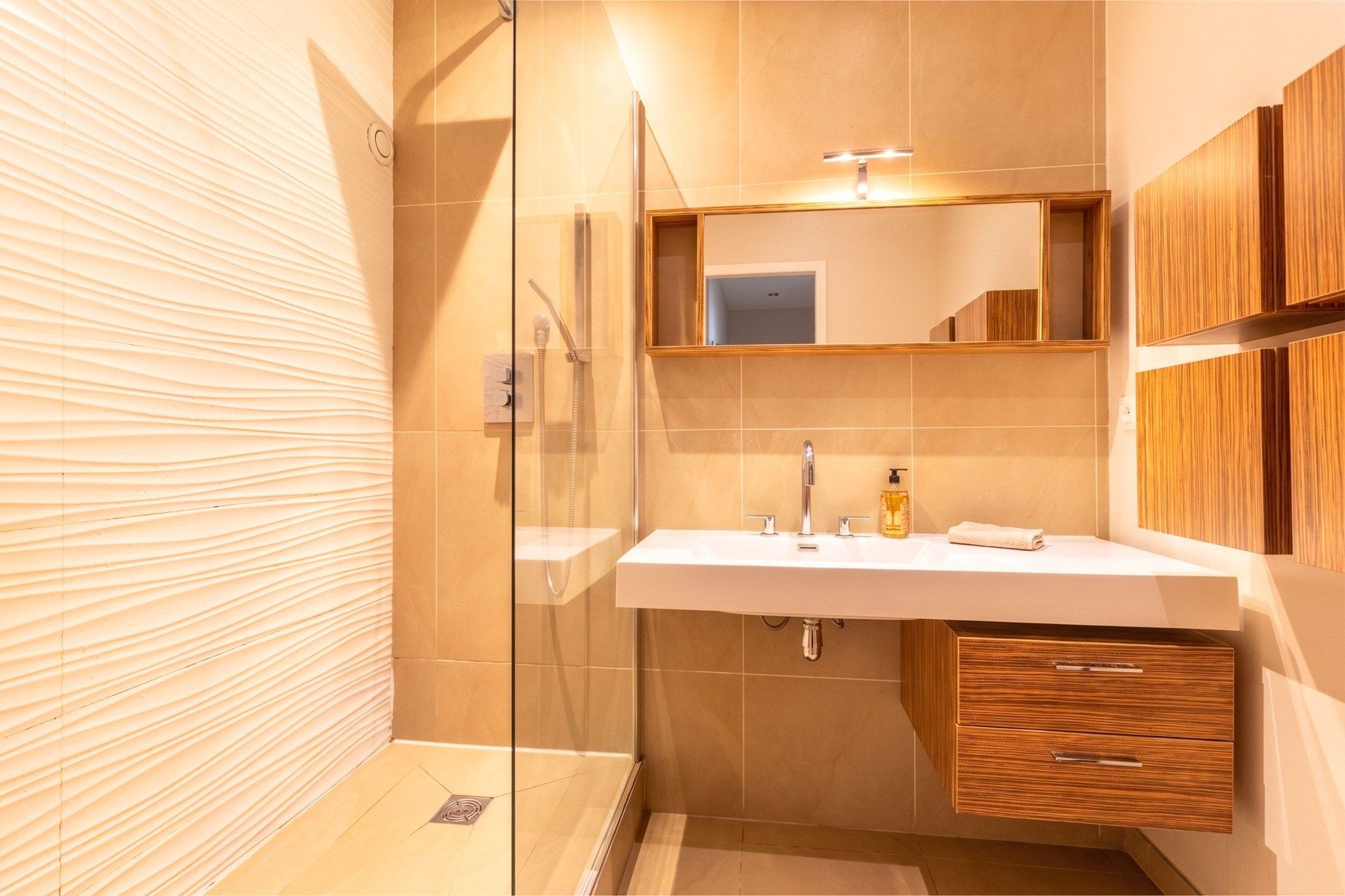 apartment 3 Rooms for sale on BORDEAUX (33000)