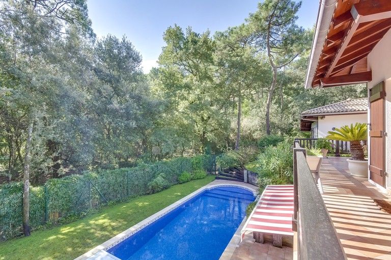 Arcachon Bay - Pyla Sur Mer, an bright and sunny villa opening onto the pine forest