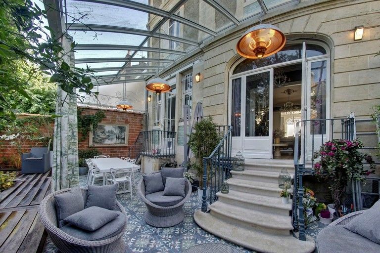 Downtown Bordeaux - a house with luxury details