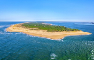 Cap Ferret, Villages and Atmospheres: Understanding Micro-Markets to Choose the Right Address